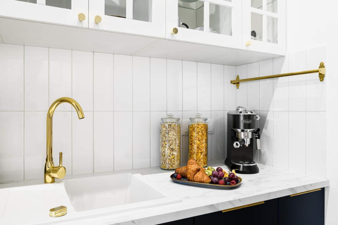 Luxury Design - Tower Bliska Wola Apartment Warschau