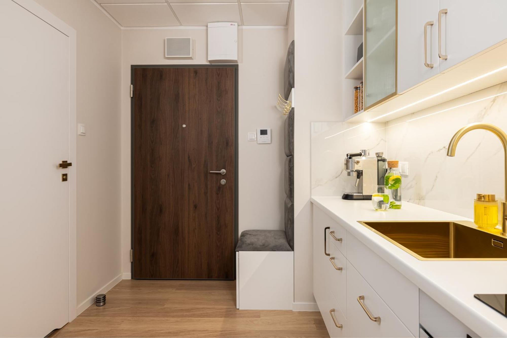Luxury Design - Tower Bliska Wola Warschau