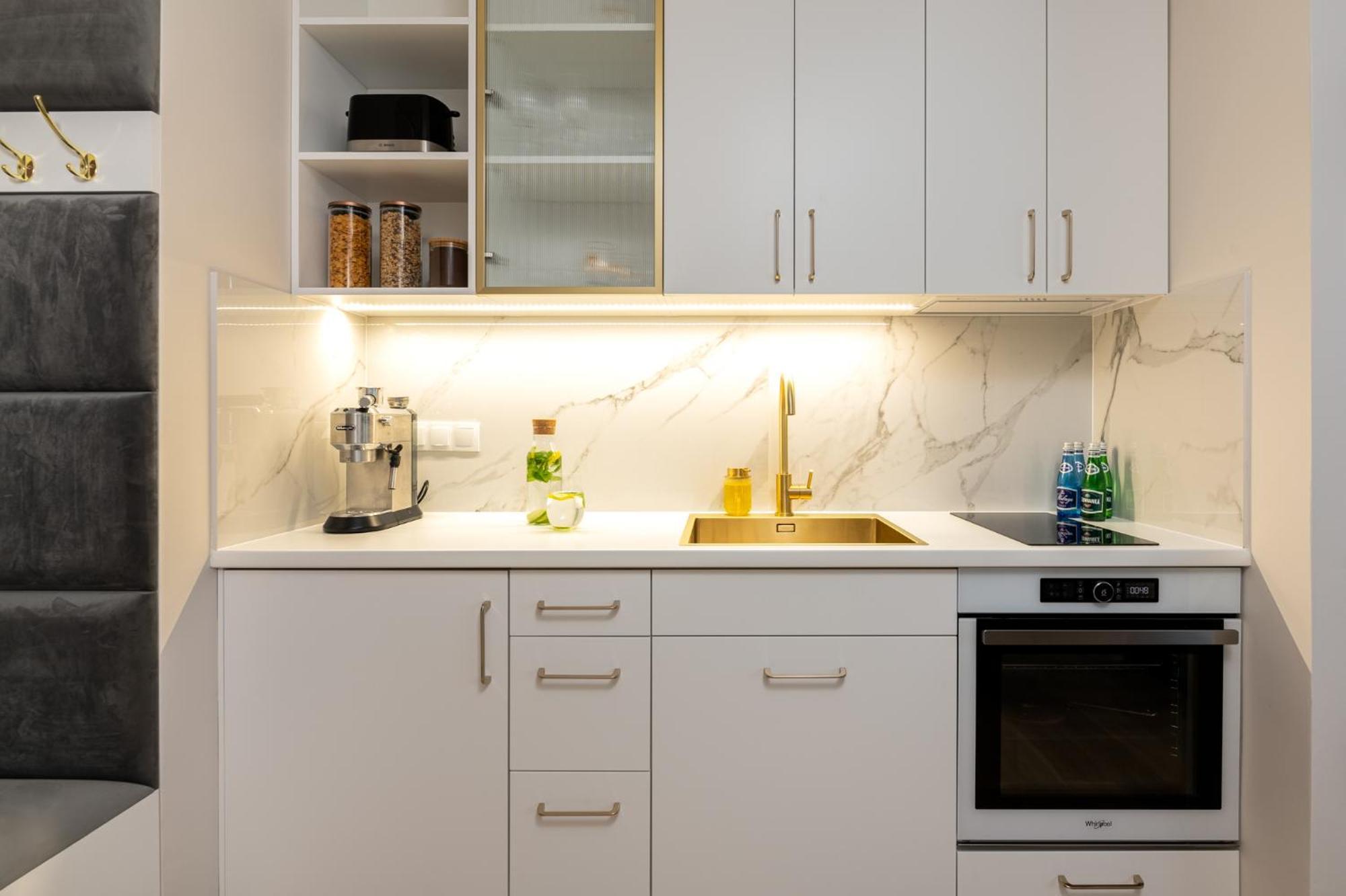 Luxury Design - Tower Bliska Wola Apartment Warschau
